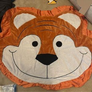 “Tobias” Orange & White Tiger Blanket